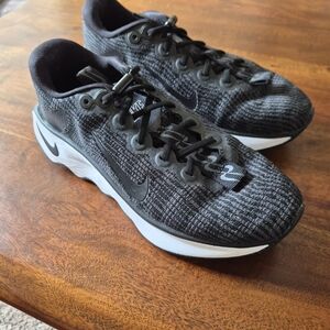 Nike Motiva Walking Shoes Size 7